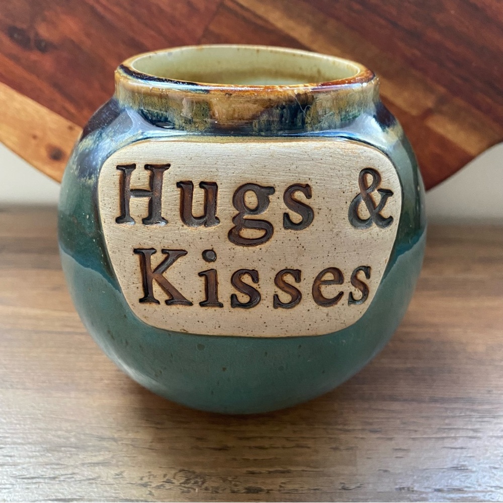 Vintage Novelty “Hugs & Kisses” Pottery Jar / flower vase